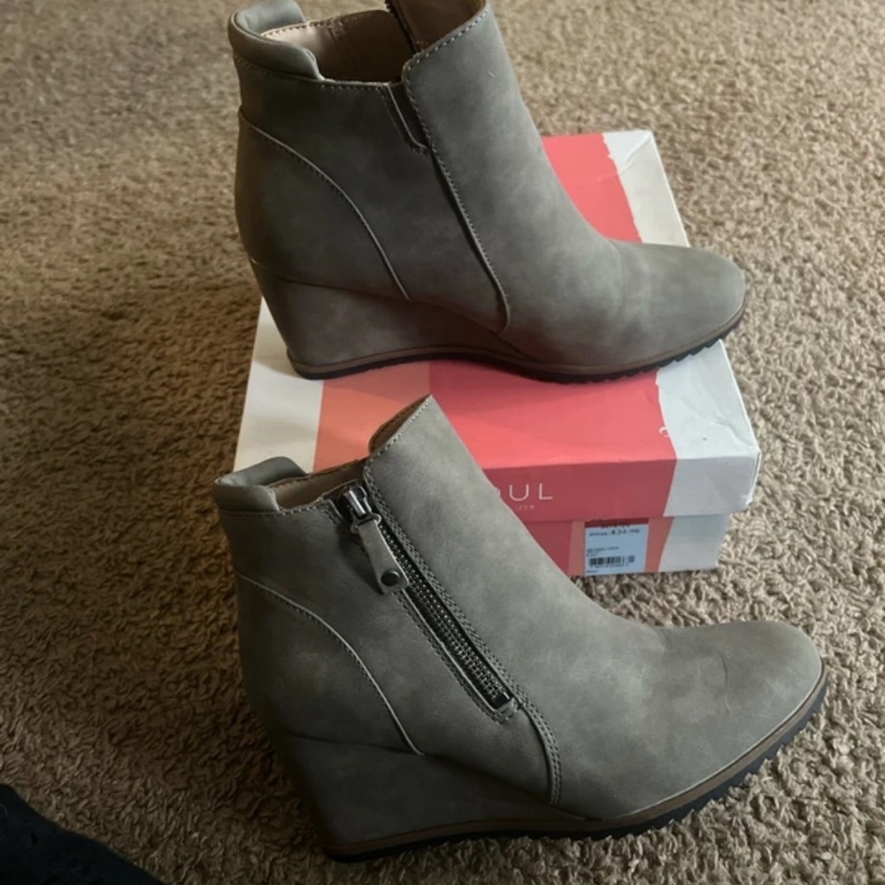 SOUL Naturalizer Taupe Wedge Ankle Booties